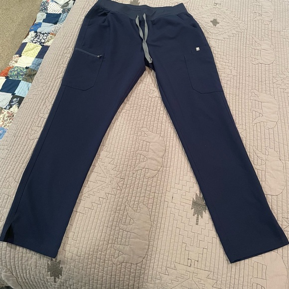 Figs Women’s Yola Scrub Pants, Size: M, Color: Navy - Picture 4 of 6